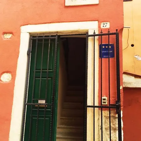 Superb Townhouse Montalbano דירה