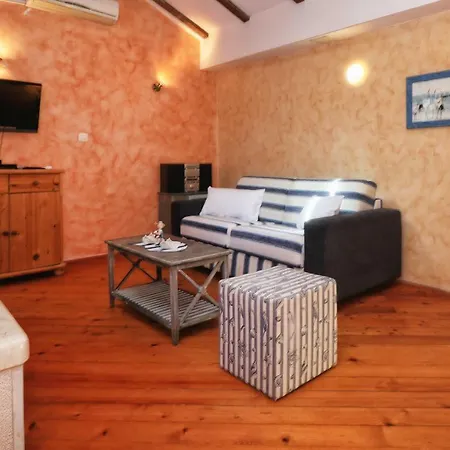 Superb Townhouse Montalbano * רוביני