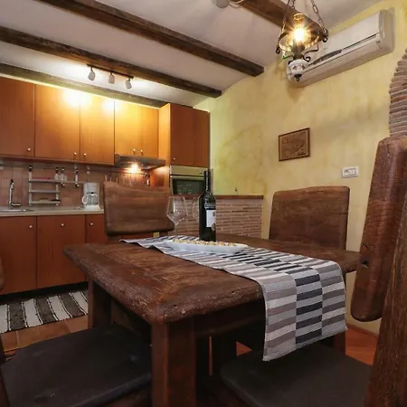 Superb Townhouse Montalbano רוביני