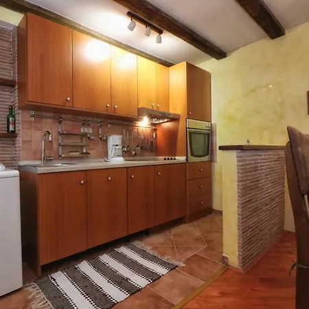 Apartment Superb Townhouse Villa Montalbano *